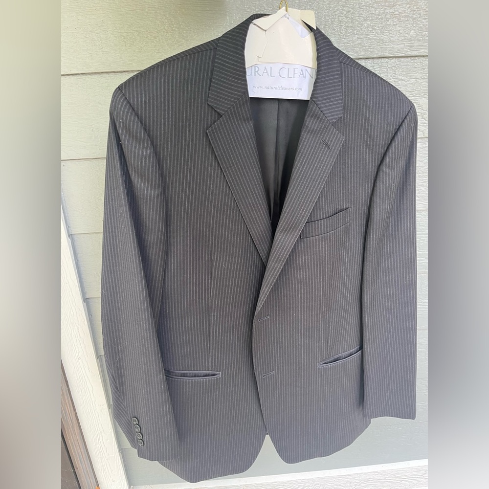 Hugo boss navy pinstripe suit 46L jacket 38x32 pants